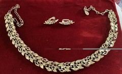 Vin Coro 18” Necklace & Clip Earrings Mid-Century Brush GoldTone Textured Leaves