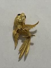 Vintage Signed Lind-Gal Parrot Brooch Gold Tone GRN Rhinestone Eyes—-(Y)
