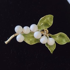 Vintage Mistletoe Brooch Green Enamel White Berry Christmas Holiday Gold Tone…