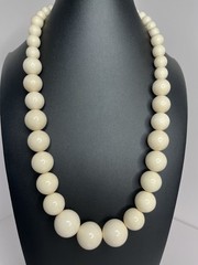 1970-80s Cream Plastic Graduated Beaded Necklace 24 In