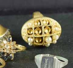 Lot Of 7 Vintage Mod Goldtone & Silvertone Rhinestones Faux Pearls Rings