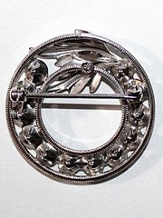 Vintage Sterling Silver DCE of Curtis Crystal Rhinestone Wreath Brooch 6 grams
