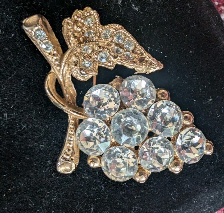 Vintage Clear Rhinestone Grape Cluster Brooch Pendant Gold Tone Pave Accent