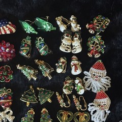 26 VTG Christmas Holiday Clip-on Screw Back Earrings Jewelry Snowman Tree Wreath