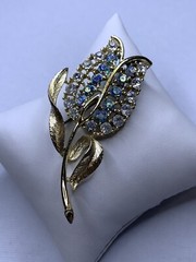 vintage tulip blue aurora borealis and clear AB Stones￼ Brooch pin gold tone C3