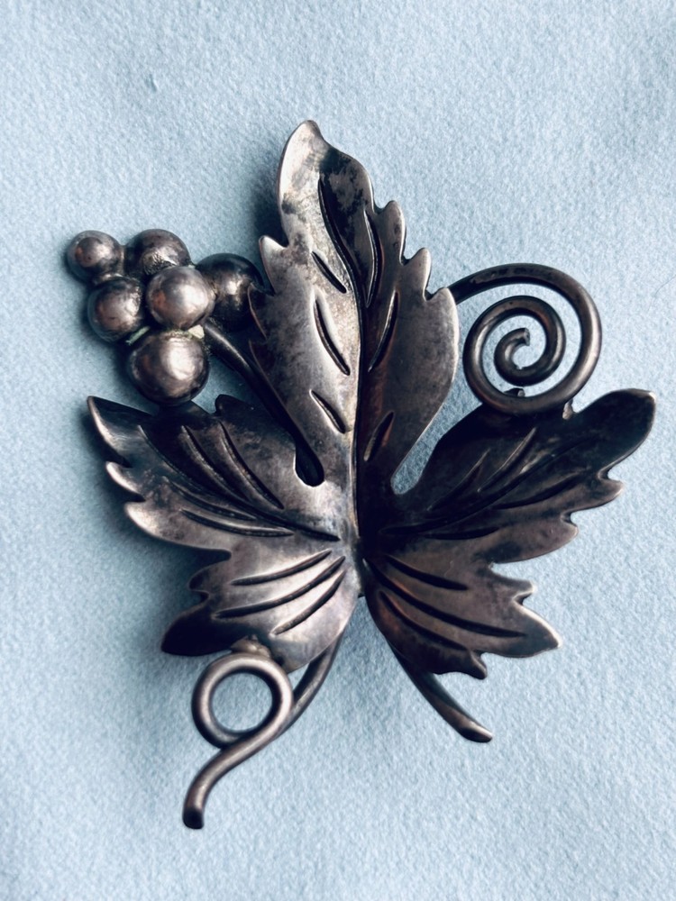 Damask Gallegos Native Taxco Sterlng Silver Vintage Grape Leaf Brooch Pin
