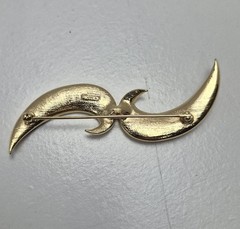 Vtg Signed Trifari Black Enamel & Rhinestone Gold Tone Brooch, Pin 3-1/8″
