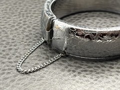 VTG Hinged Bangle Bracelet Floral Silver Tone Engraved Foliage Safety Chain 7”