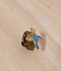 Vintage Bluebird Gold Toned Lapel Tie Tack Pin