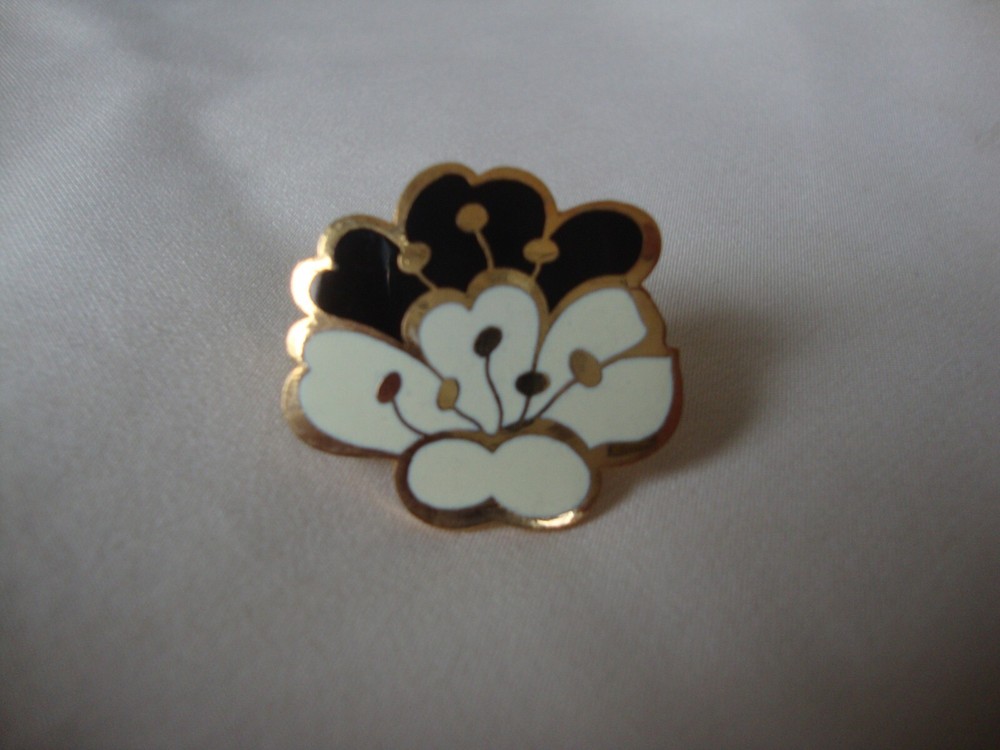 Vintage Cherry Blossom Cloisonne Black & White Enamel Gold Tone Scarf Clip