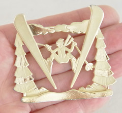 Cool! 2.25″ VTG c1980’s DOWNHILL SNOW SKIER/ SKI JUMPER 2-TONE GOLD BROOCH PIN