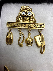 Vtg Danecraft gold tone google eye Bargain Hunter charm funny Pin