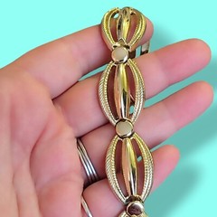7in Signed Lisner Vintage Retro Oval Panel Link Bracelet Gold Tone