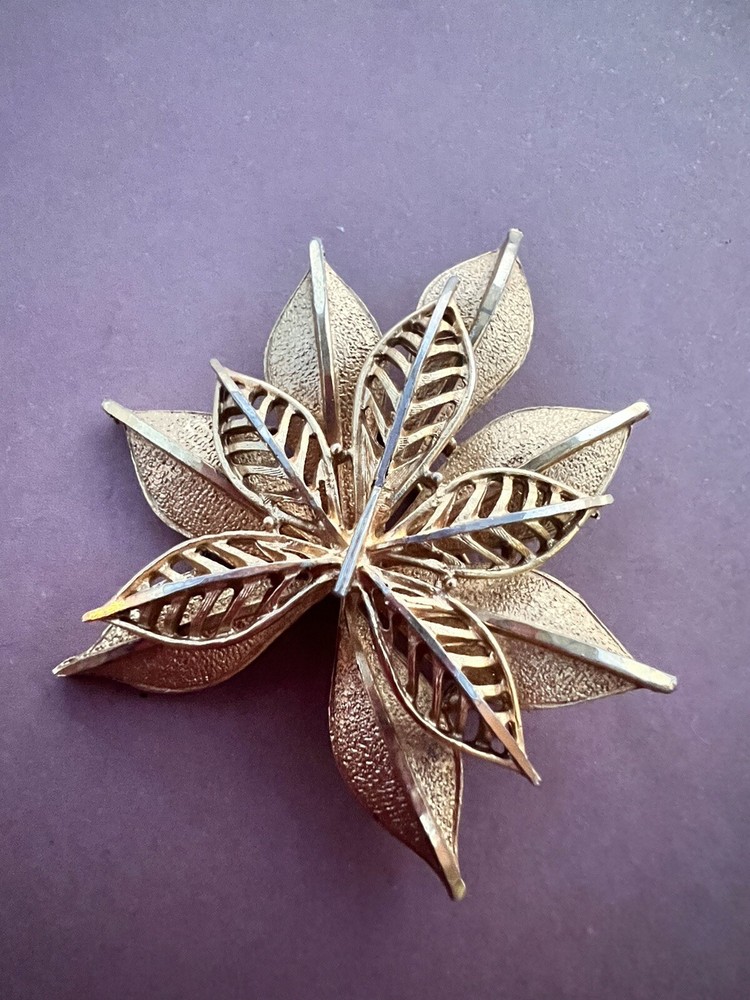 VINTAGE CORO Golden Textured Double Leaf Pin BROOCH ￼2.46”