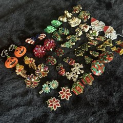 26 VTG Christmas Holiday Clip-on Screw Back Earrings Jewelry Snowman Tree Wreath