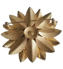 Sarah Coventry Gold Tone Sun Flower Brooch Pins 2.25″ in Diameter Vtg Signed