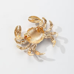 Blue and White Enamel Crab Brooch – Artistic Gold‑Tone Design-Elegant