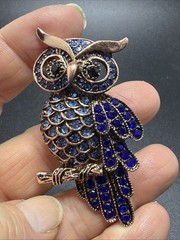 RHINESTONE OWL BROOCH! Bird Motif Pin. Deep Sapphire Blue Faceted Crystals.