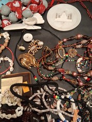 VTG costume jewelry lot Sell As Pictured Can Some Pieces Missing/broken (7)2