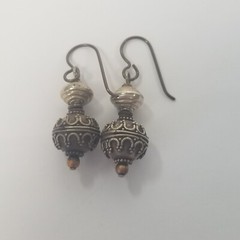 ROUND SILVER TONE DROP DANGLE VINTAGE HOOK EARRINGS WITH INTRICATE DESIGN