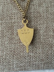 VINTAGE JOSTENS PENDANT CHARM KEY NECKLACE – 20″ – SENIOR 1974 – GOLD IN COLOR