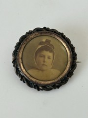 Antique Victorian Mourning Memorial Portrait Photo Brooch Pin C-Clasp 1”