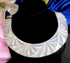 VTG RUNWAY UNSGND LES BERNARD EGYPTIAN SILVER TEXTURED COLLAR NECKLACE EXC