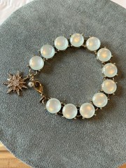 Vintage Beautiful Pale Green Button Disc Bracelet GV9 Marked