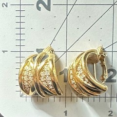 Jackie Collins vintage gold tone rhinestones black enamel hoops clip on earrings