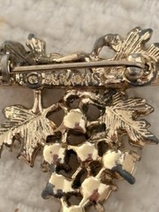 Emmons Grapes Cluster Leaves Pin Brooch Faux Pearls Gold Tone Vintage Signed