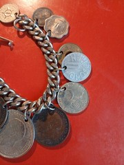 Vintage 14 Foreign 1950-1960’s Coins Travel Memory Bracelet 6 3/4″ inch