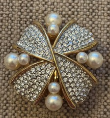 Vtg Swarovski Pearls & Clear Crystals Earrings Gold Tone Clip On Bow Cross READ
