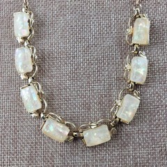 Vintage Cream Faux Mop Confetti Thermoset Lucite Gold Tone Choker Necklace 16″