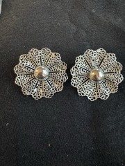 Sarah Coventry Silver Filigree Sunburst Floral Clip On Earrings Grannycore 60s