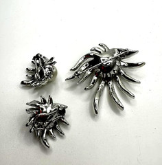 Lovely Vintage Signed Celebrity N.Y. Rhinestone Faux Pearl Brooch & Earrings Set