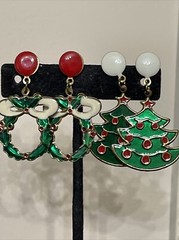Vtg CHRISTMAS JEWELRY LOT Brooch Dangle Earrings Bells Tree Holly Wreaths