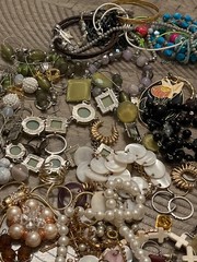 Vintage jewelry lot eclectic mix silver tone gold tone & more 051026@