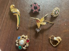 Six Beautiful Vintage Brooches to Accentuate Any Wear.