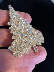 Vintage Eisenberg Ice Christmas Gold Tree Brooch Pin w/Rhinestones 2.25″