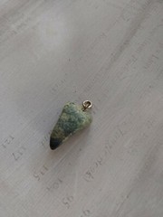 Vintage Pendant silver tone metal nugget green color stone bead serpentine
