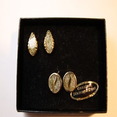 Evan St. Clair Gold Tone Diamond Dust Clip On Earrings Leaf & Circle NOS