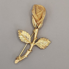 Vintage AAi Rose Brooch Gold Tone Mesh Bud 2 1/8″