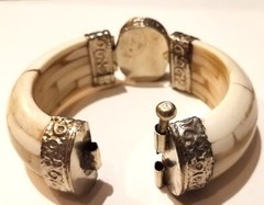 3 vintage India bone horn brass hinged clamper medallion cab gem bracelets