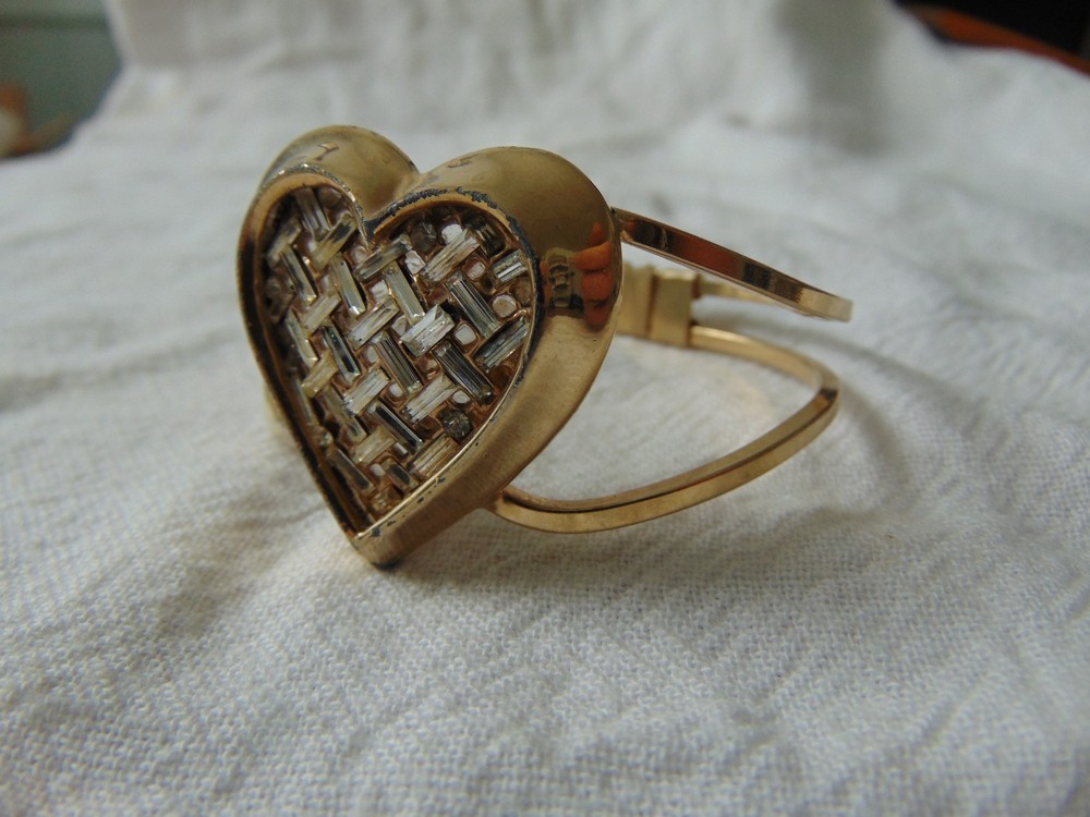 vintage gold tone clear crystal baguettes basketweave design heart clamper