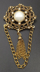 Vintage Faux Pearl Bar Brooch Pin Cabochon Ornate Gold Tone Metal Chain Tassel