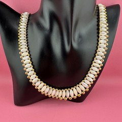 Vintage Polished MOP Necklace Oval Barrel Shape Gold Tone Bead Border Graduated