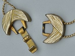 VTG Medici Two Sisters Slide Charm Bracelet Nativity Christmas Scene Gold Tone