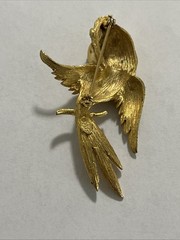 Vintage Signed Lind-Gal Parrot Brooch Gold Tone GRN Rhinestone Eyes—-(Y)