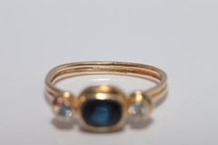 Vintage Circa 1980s 18k Gold Natural Diamond And Oval Cut Sapphire Ring