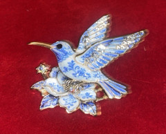 Toile Blue&White Pattern Gold Trim Rhinestones Enamel Hummingbird Flower Brooch